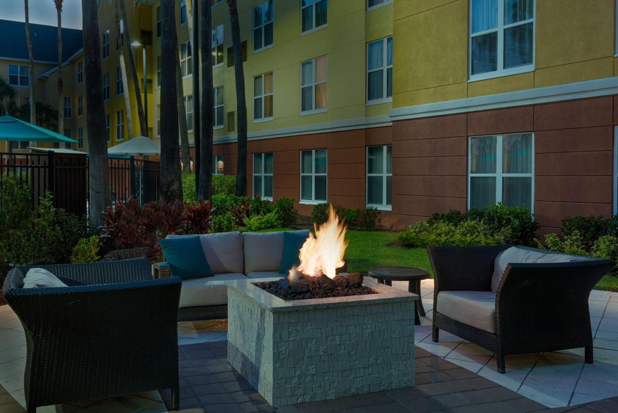 Homewood Suites By Hilton Orlando-Ucf Area Alafaya Eksteriør bilde